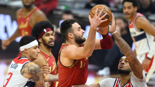 Cleveland Cavaliers guard Max Strus (1) drives against Washington Wizards center Daniel Gafford (21) in the first quarter at Rocket Mortgage FieldHouse.